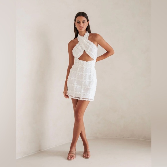 Sabo Skirt White Halter Dress - Picture 2 of 8
